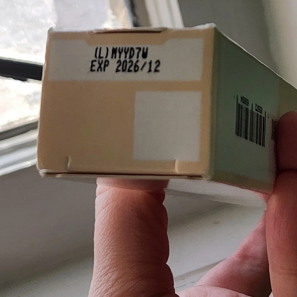 NIB IT COSMETICS CC NUDE GLOW  SKIN TINT FOUNDATION IN FAIR LIGHT